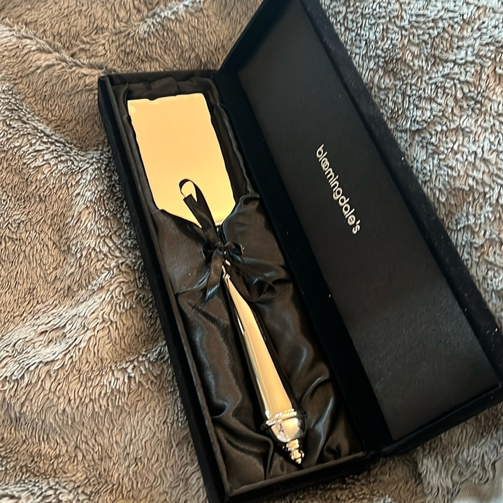 Brand new bloomingdale’s towle lasagna server